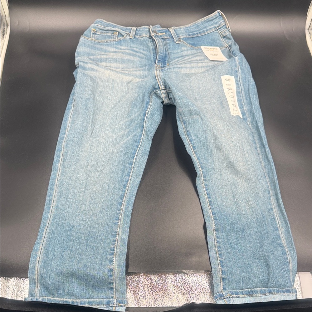 Levi Classic Blue Women's capri Jeans NWT